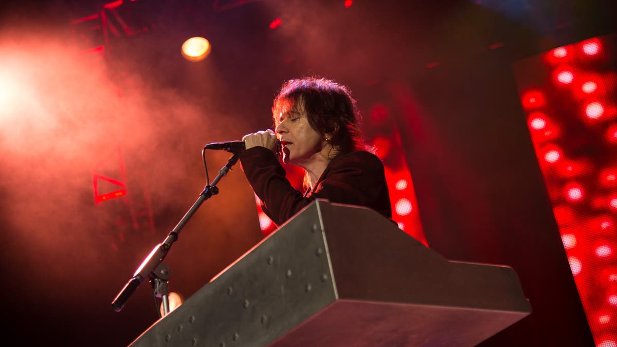 lawrence gowan performing during tour with foreigner and styx in 2014