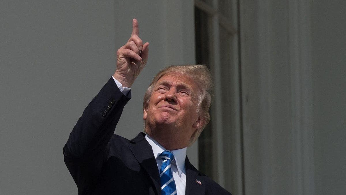 DOnald Trump eclipse