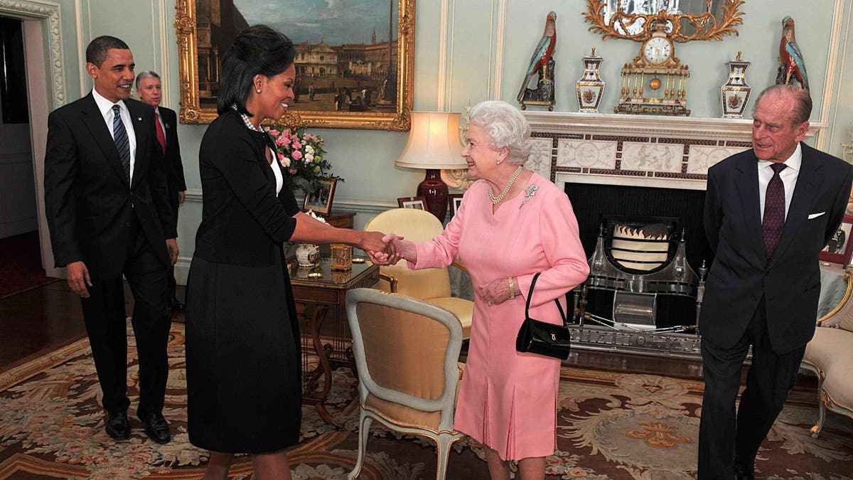Michelle Obama Queen Elizabeth meet