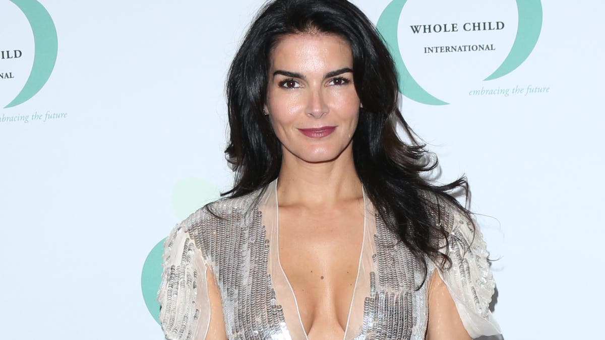 Angie Harmon red carpet
