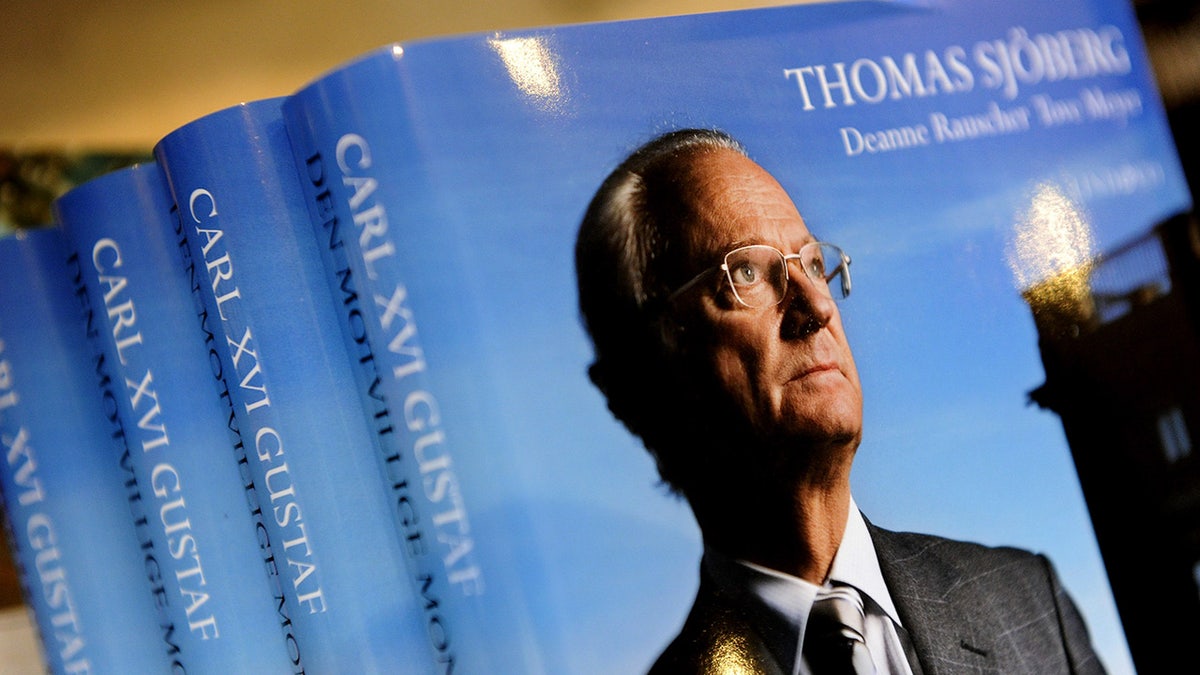 The cover for the controversial book on King Carl Gustaf