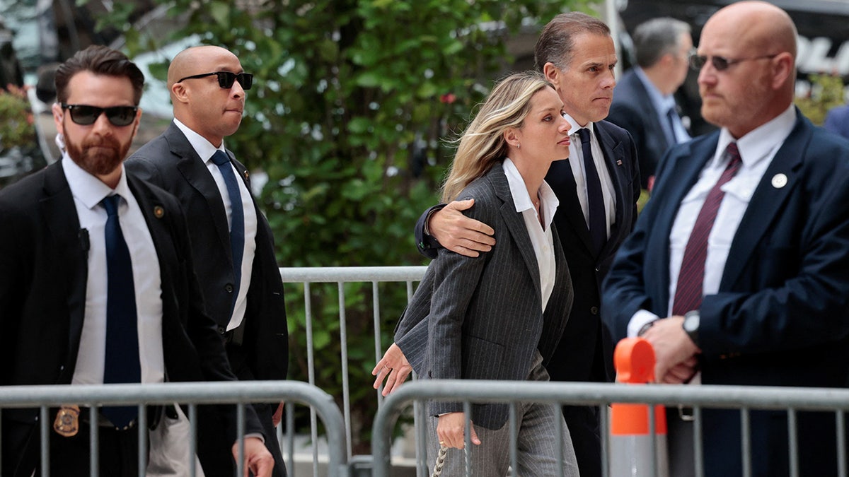 wider shot of Hunter and Melissa Biden arriving at court