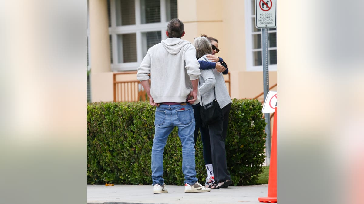 Jennifer Garner hugs Ben Affleck's mom