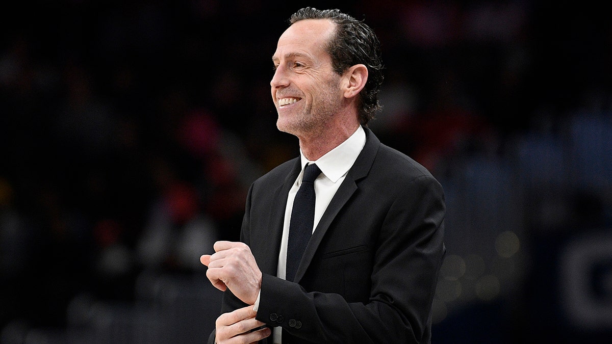 Kenny Atkinson with the Nets
