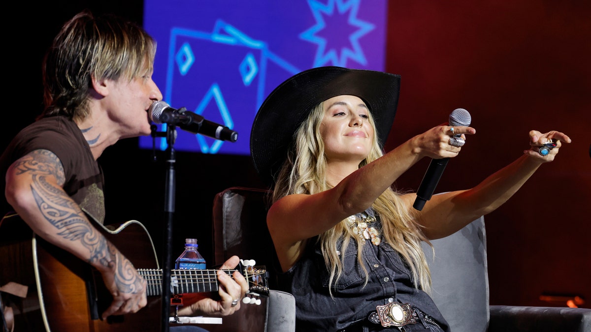 Keith Urban and Lainey Wilson perform their song together
