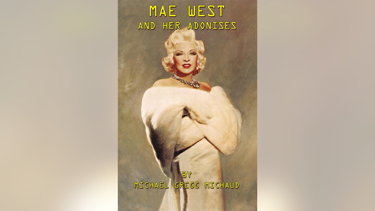 Capa do livro de Michael Gregg Michaud sobre Mae West