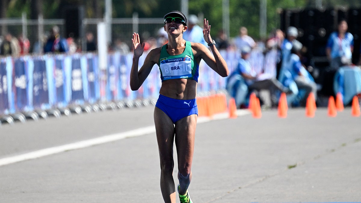 Brazilian Viviane Santana crosses the finish line