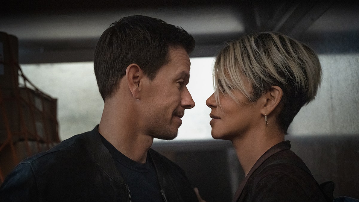 Mark Wahlberg and Halle Berry face to face in a scene from The Union