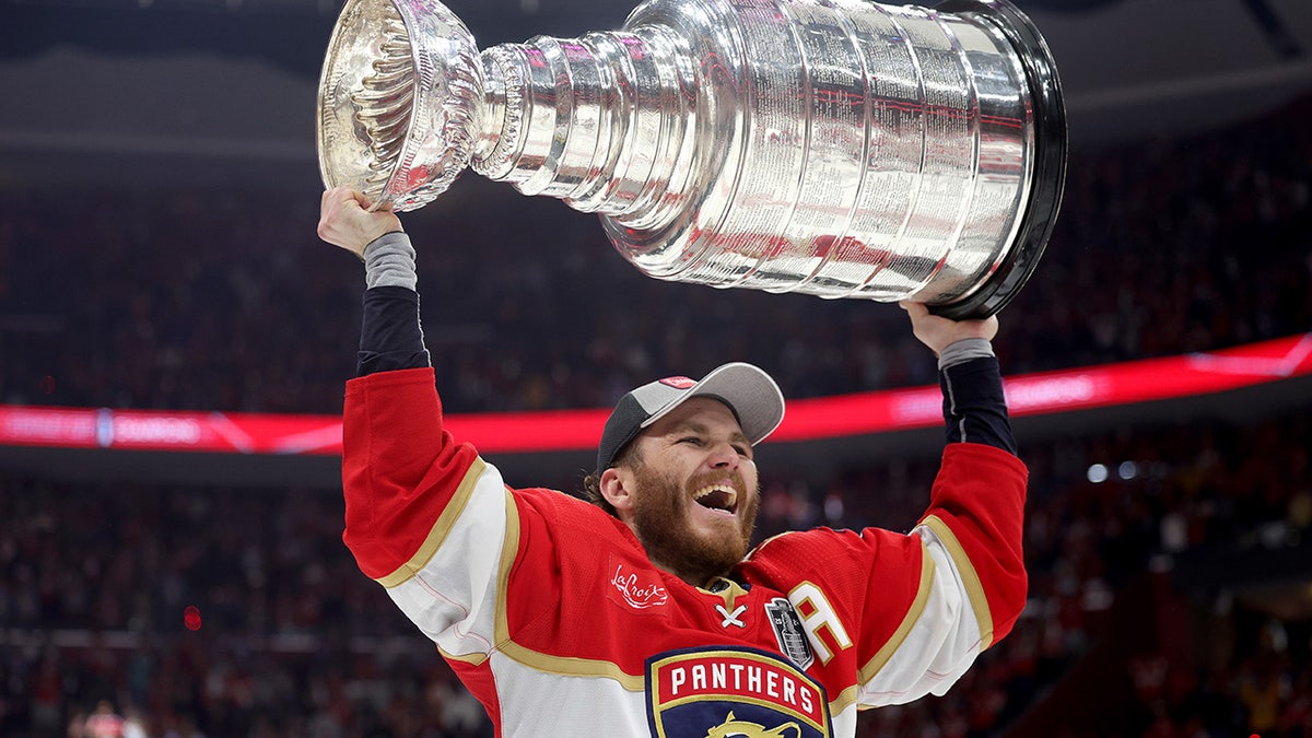 Panthers’ Matthew Tkachuk Jumps In Ocean With Stanley Cup As ...