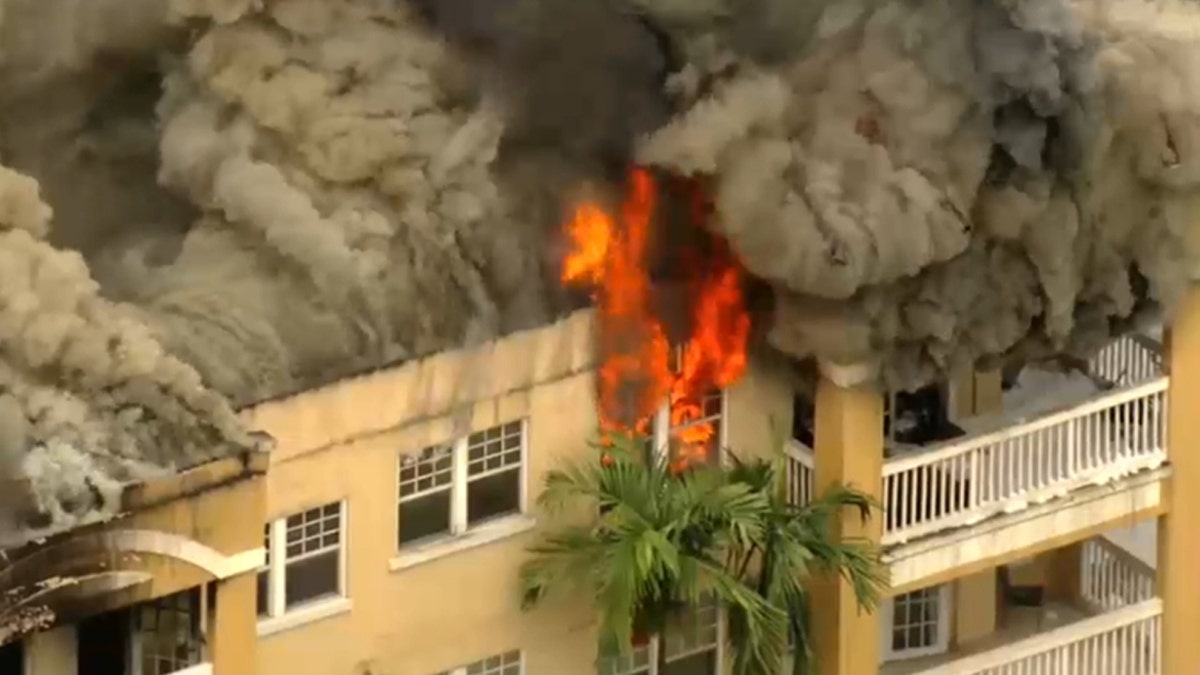 Incêndio em prédio em Miami