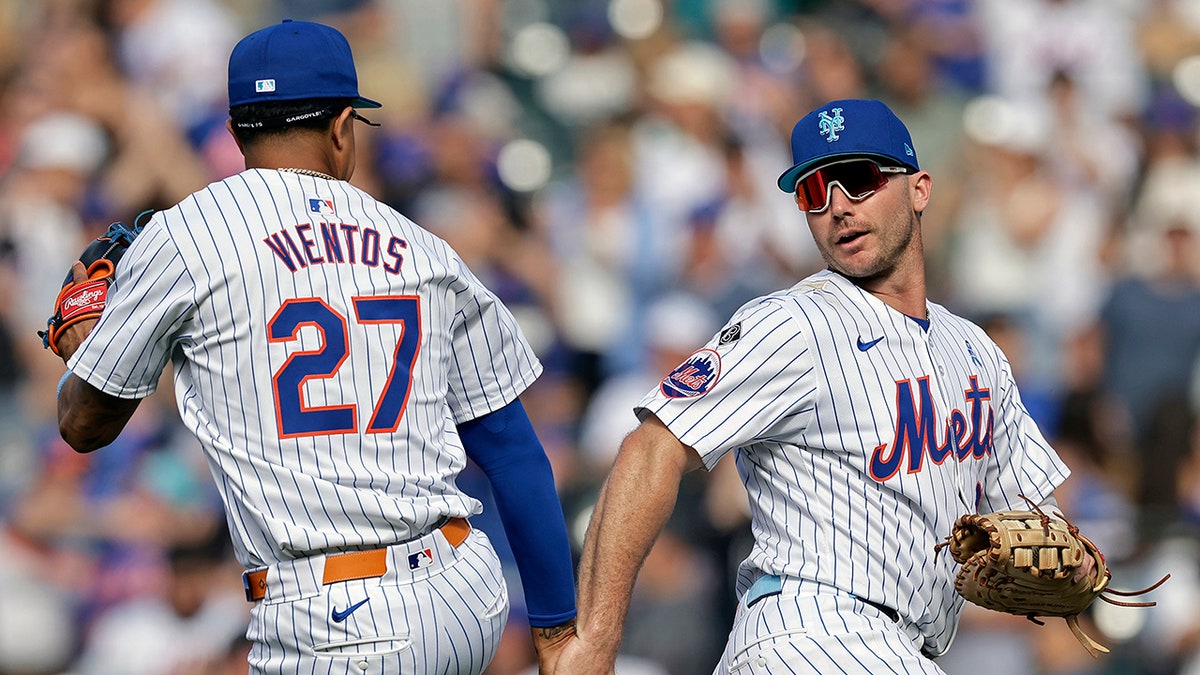 Mark Vientos and Pete Alonso high five