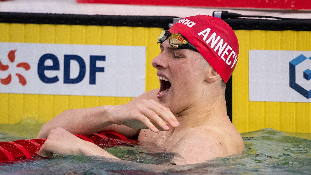 Rafael Fente Damers reacts in the pool