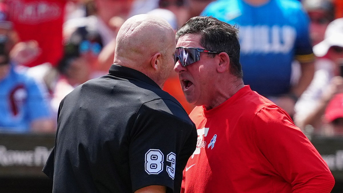 Rob Thomson and Mike Estabrook yell