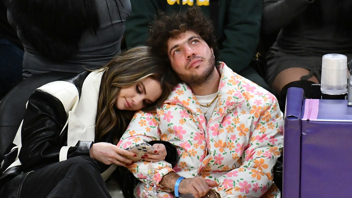 Selena Gomez puts her head on Benny Blanco's shoulder at a basketball game