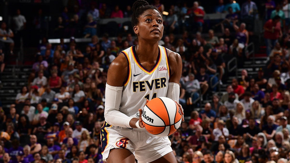 Temi Fagbenle at the free-throw line