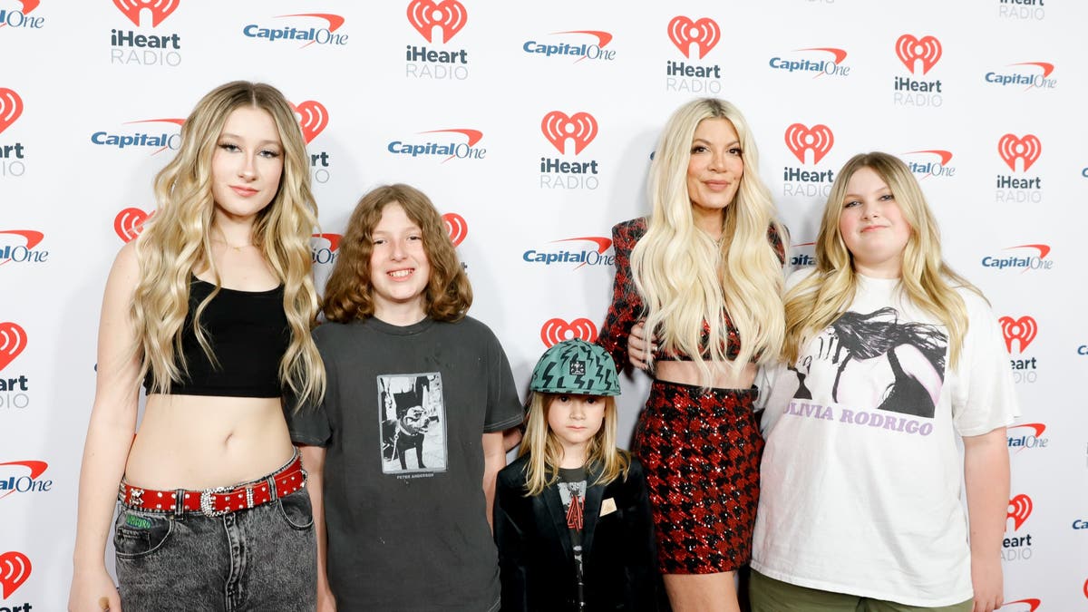 Tori Spelling with four kids on red carpet