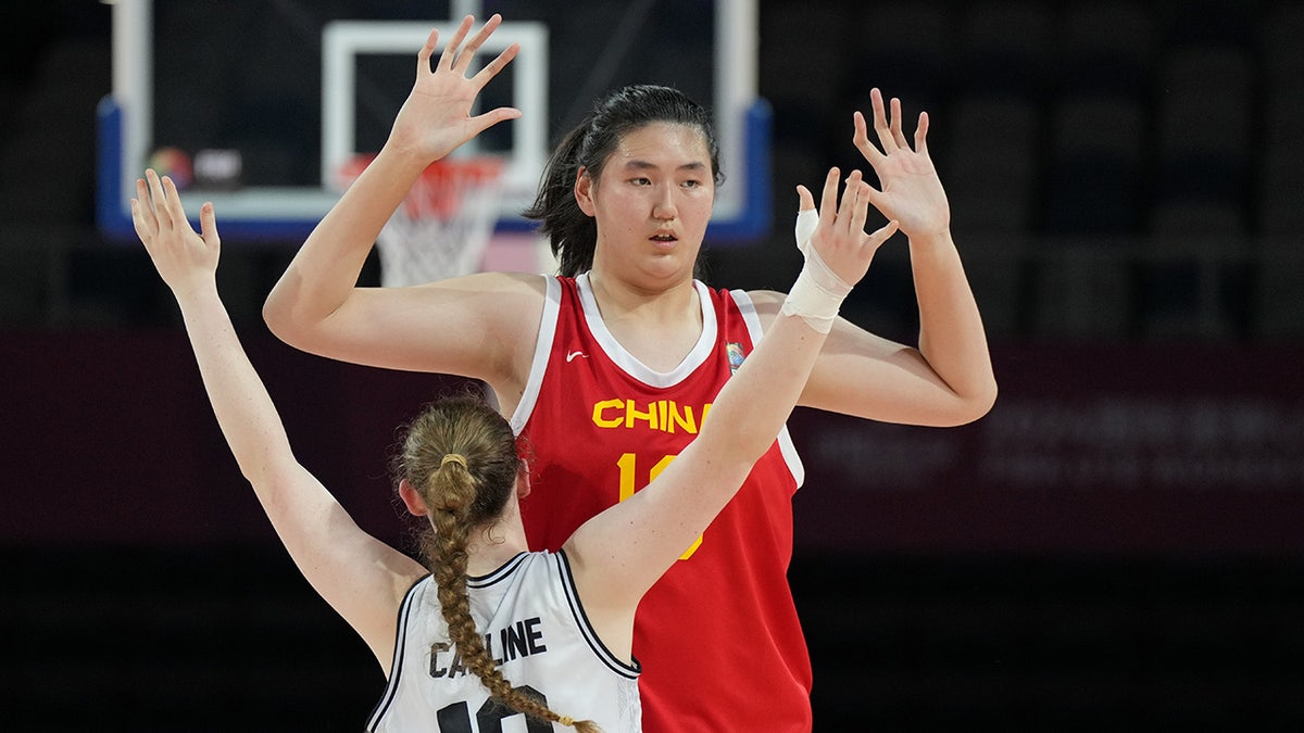 7-foot-3 Chinese Women's Basketball Player Goes Viral After Dominating ...