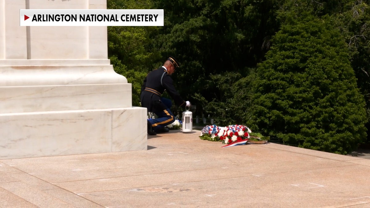 Presentación de la Llama de la Libertad en el Cementerio Nacional de Arlington