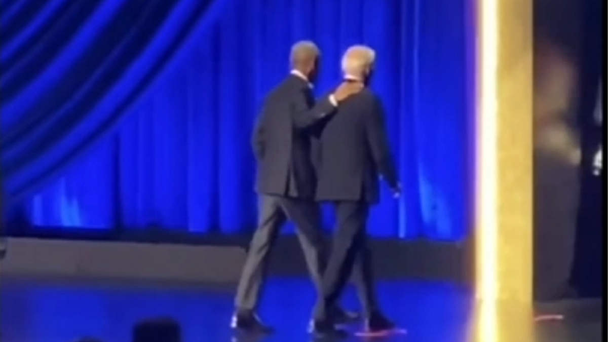 Obama leads Biden off stage