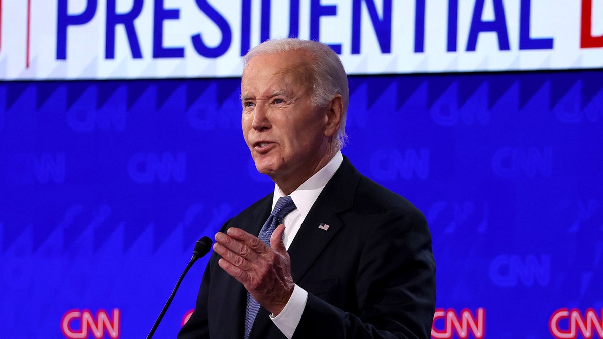 O presidente Joe Biden faz comentários durante o debate presidencial da CNN nos estúdios da CNN em 27 de junho de 2024 em Atlanta, Geórgia.