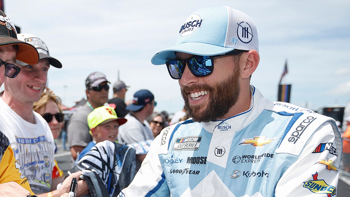 Ross Chastain hayranlarıyla birlikte