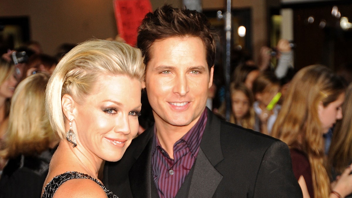 Peter Facinelli and Jennie Garth on the red carpet