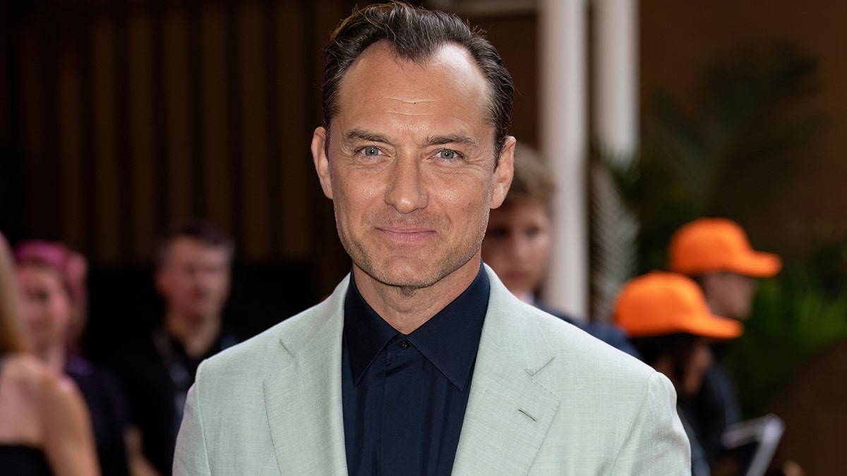 Jude Law embraced 'stinky method' for new movie about King Henry VIII ...