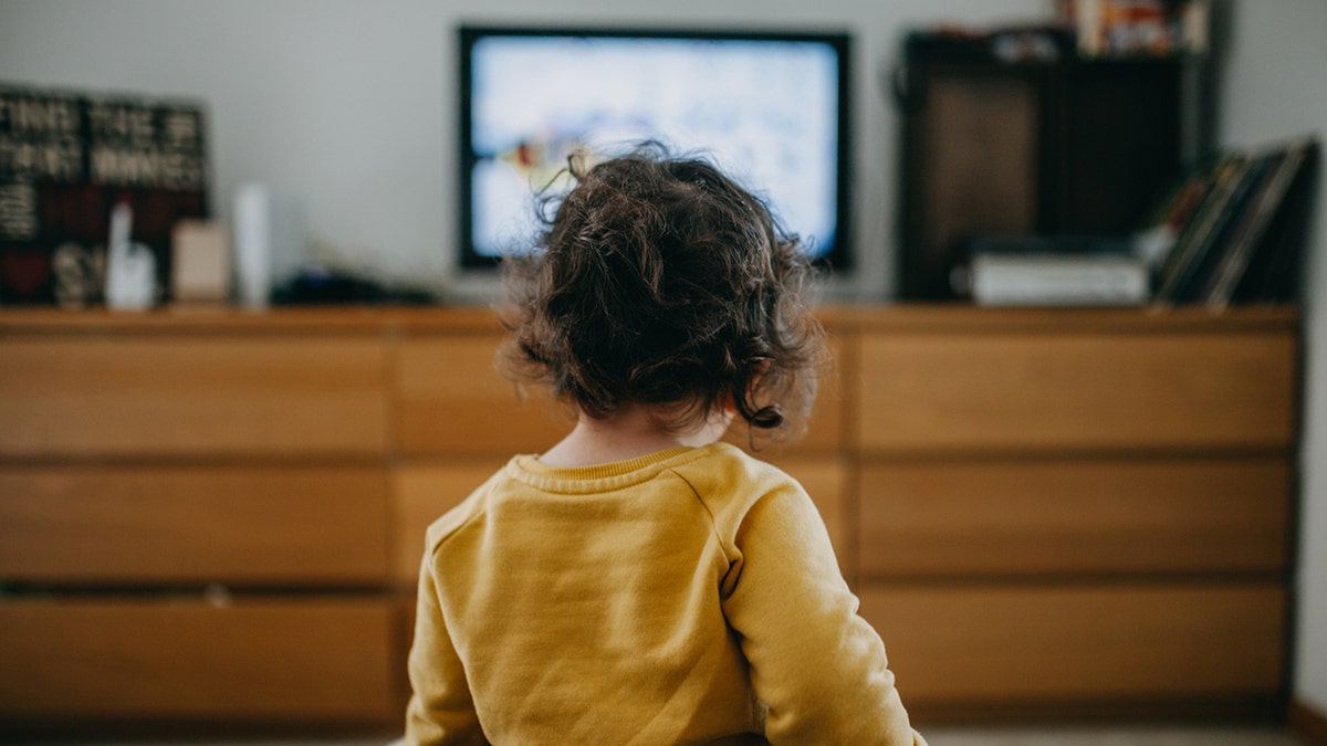 little-kid-watching-TV