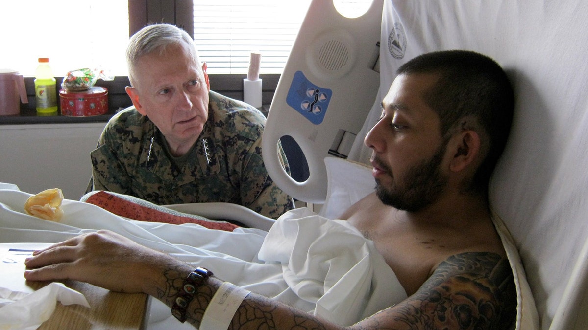 veterano de la marina en el hospital de alemania