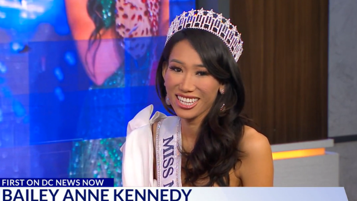 Miss Maryland habla en una entrevista