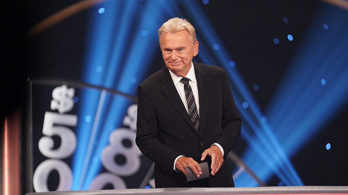 Pat Sajak shares 6-word message to fans in 'Wheel of Fortune' farewell |  Fox News