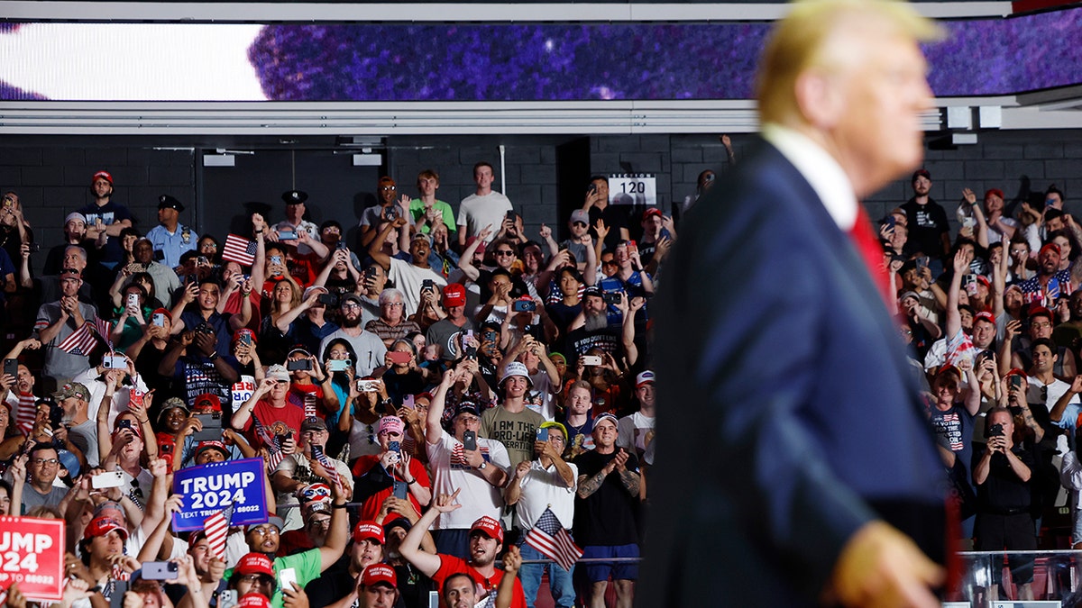 Apoiadores de Trump torcendo na Filadélfia