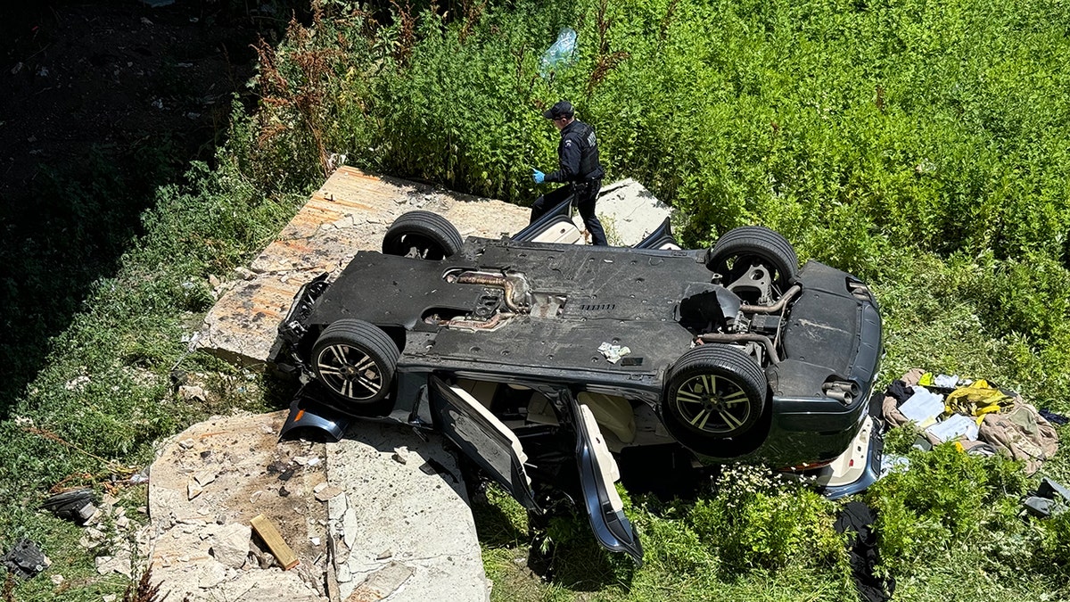 Polícia de Nova York analisa Porsche destruído