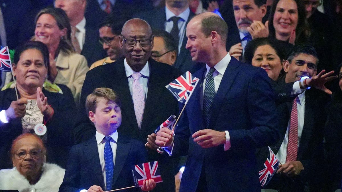 Uma foto do príncipe George e do príncipe William