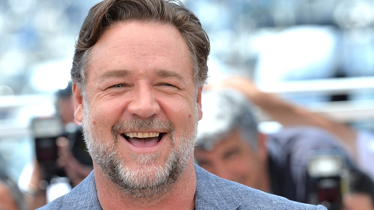 Russell Crowe smiling