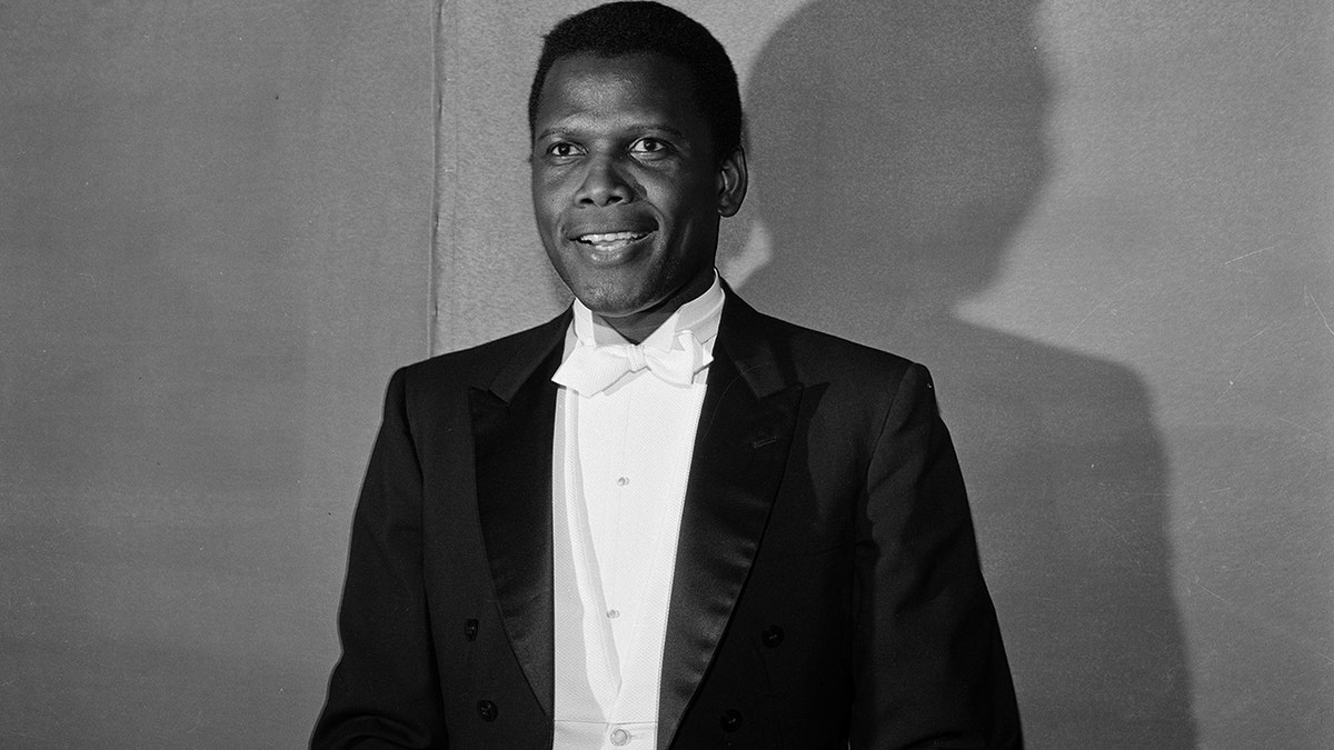 Sidney Pointier at the 36th Academy Awards