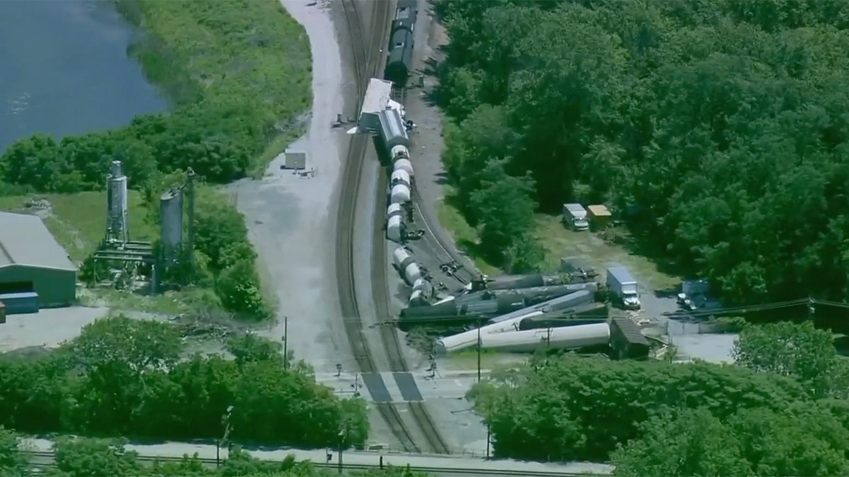 Freight Train Derails In Illinois, Residents Evacuated Due To 'hazmat ...