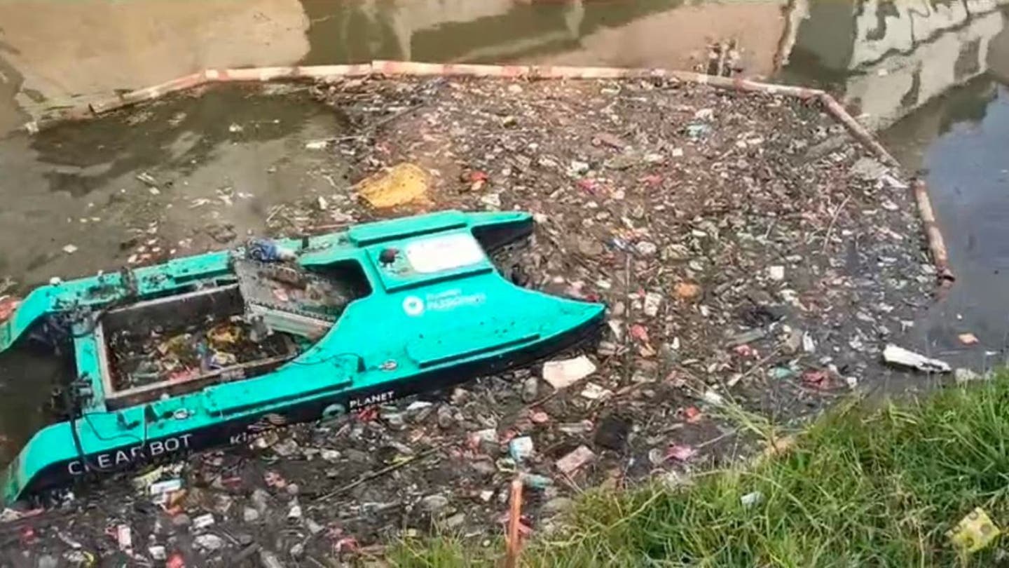 6 Autonomous trash gobbling robo boat wages war on waterway waste