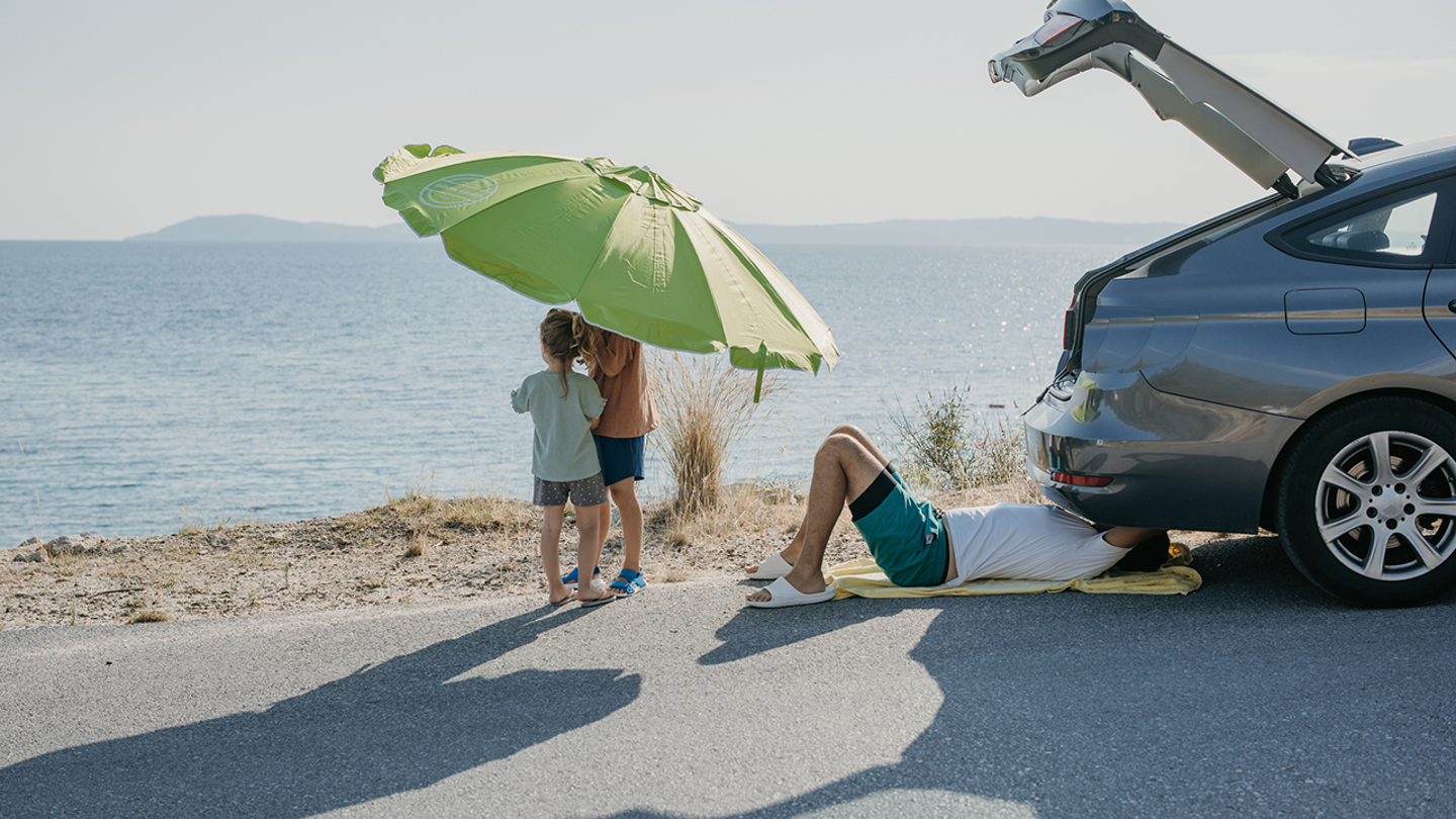 Essential Emergency Car Kit for Summer Road Trips