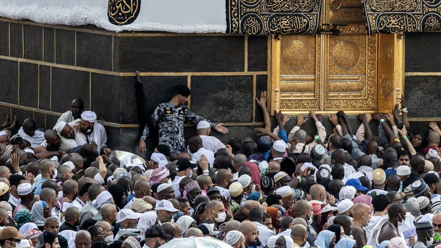 Muslim Pilgrims Defy Extreme Heat for Hajj Pilgrimage