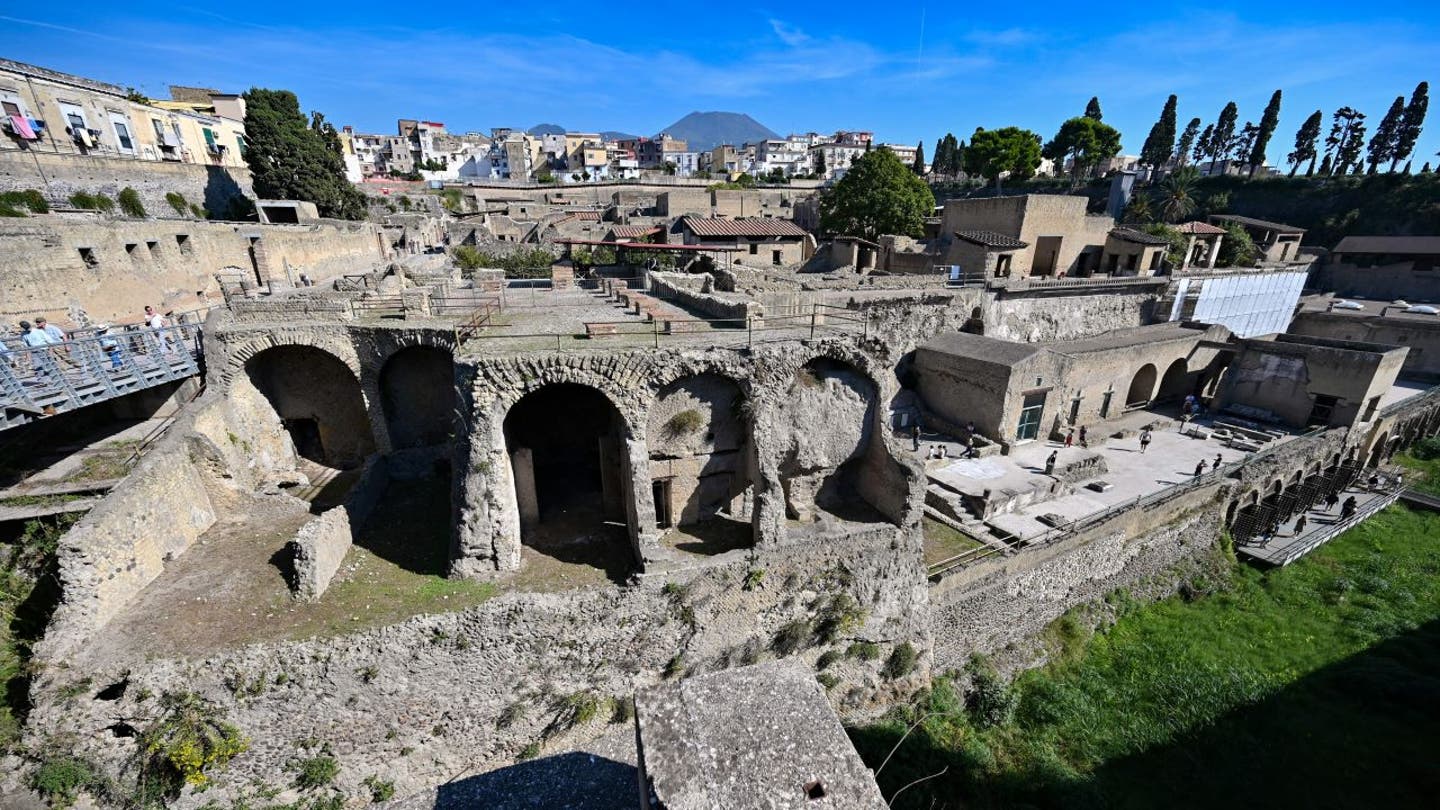 Dutch Tourist Charged with Vandalizing Ancient Roman Wall in Herculaneum