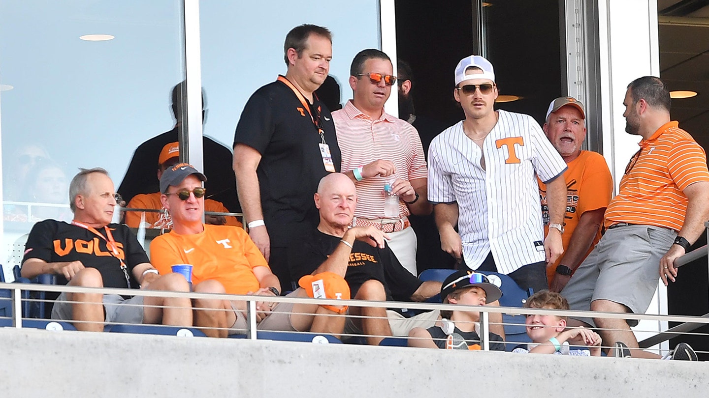 Tennessee Vols' Christian Moore Hits Solo Home Run to Start Game 3 of College World Series