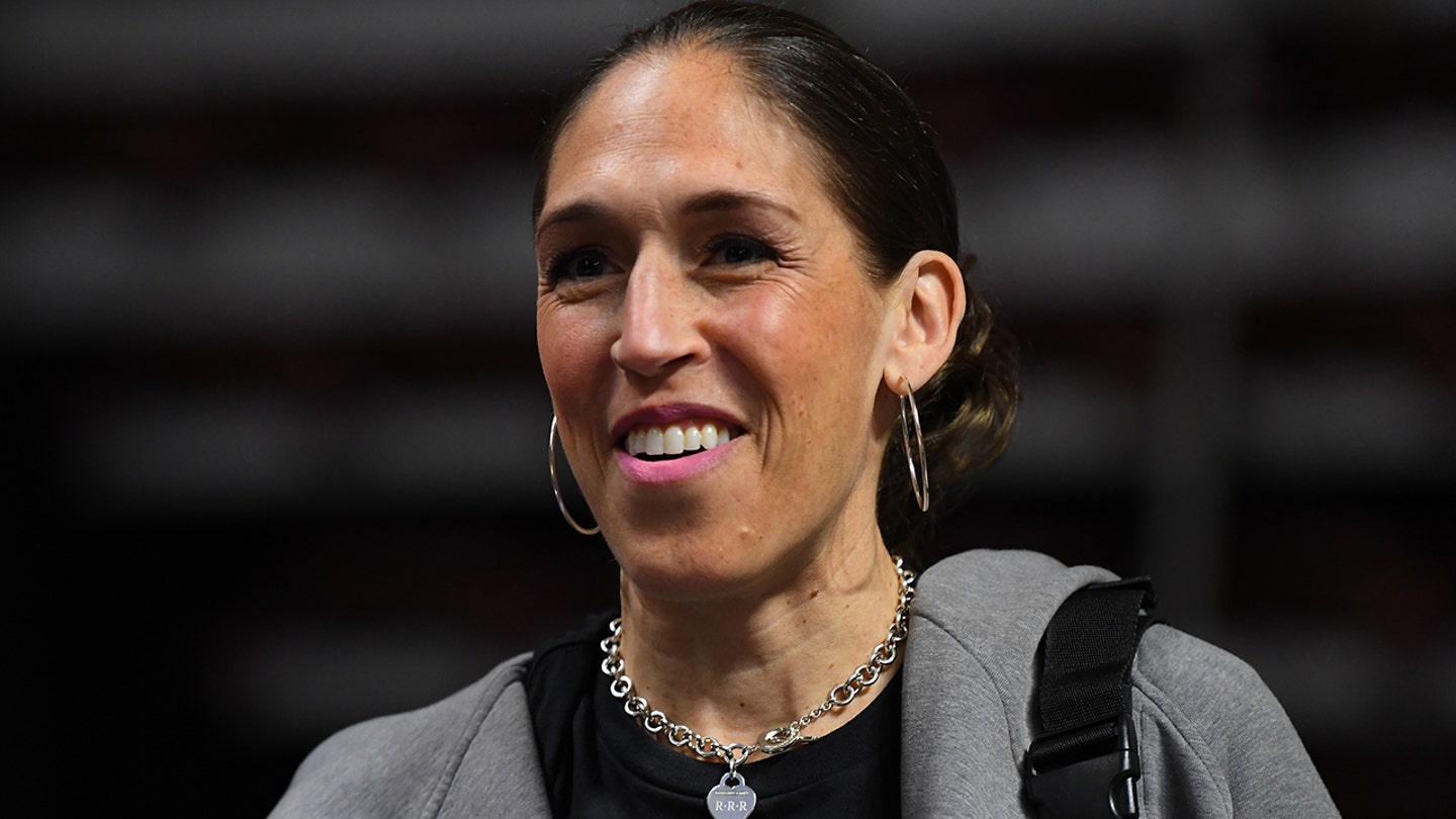 WNBA Legend Rebecca Lobo Debunks Rumors of Hatred Against Rising Star Caitlin Clark