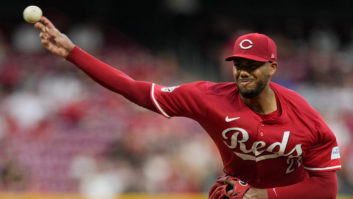 Reds' Hunter Greene Vomits on Mound in Scorching Heat, Leaves Game Early