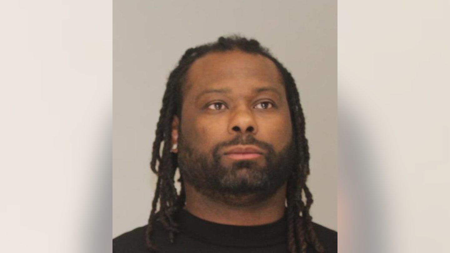 Former NFL Tight End Arrested After Allegedly Breaking Glass Door in Dallas 7-Eleven