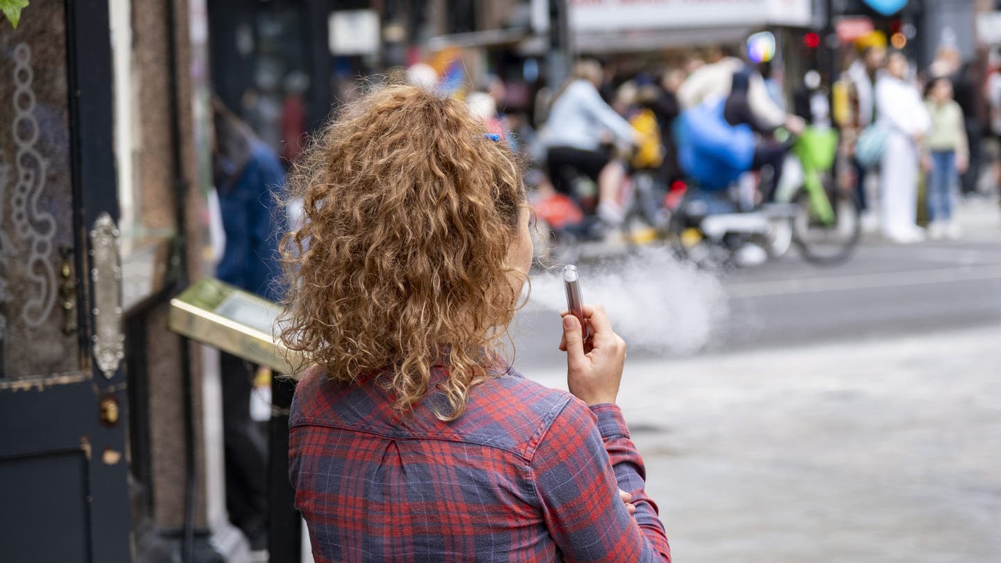 young person vaping scaled