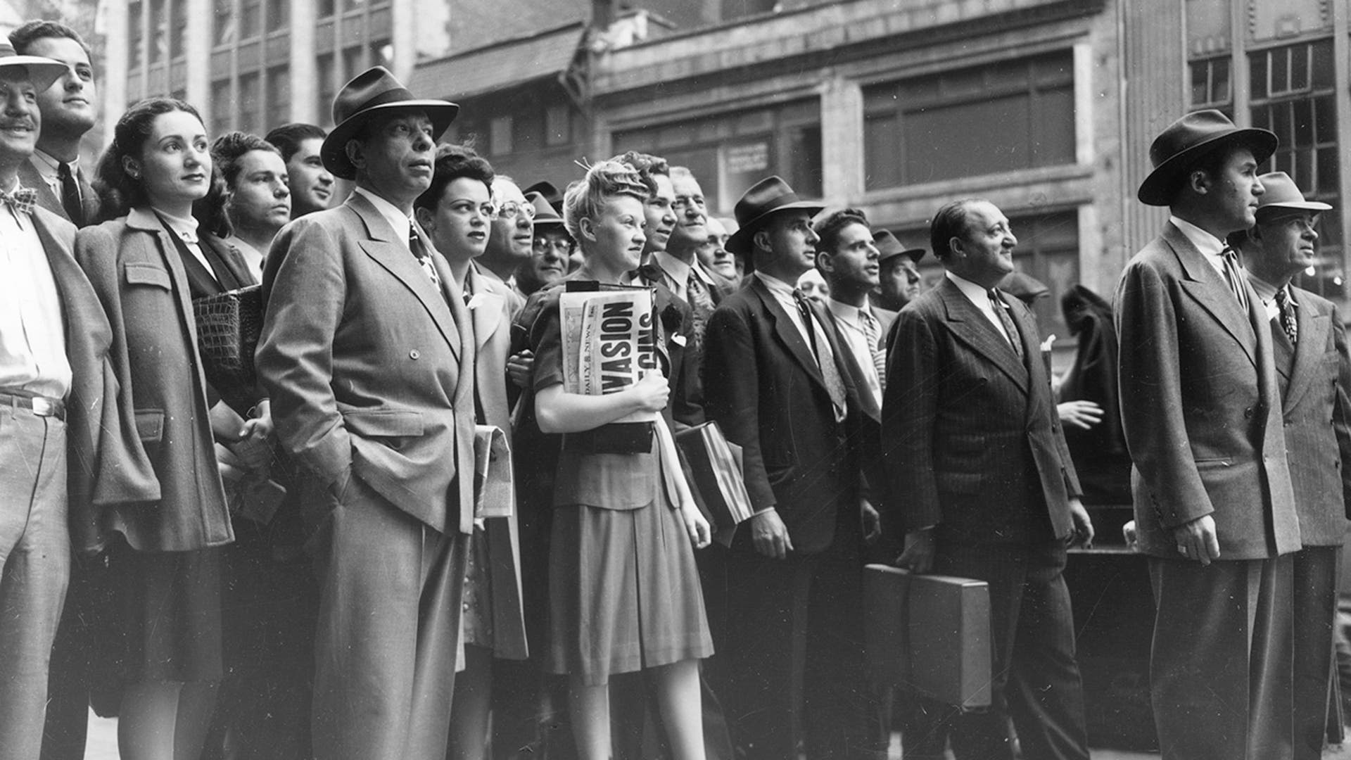 A crowd congregates in Times Square on June 6, 1944.