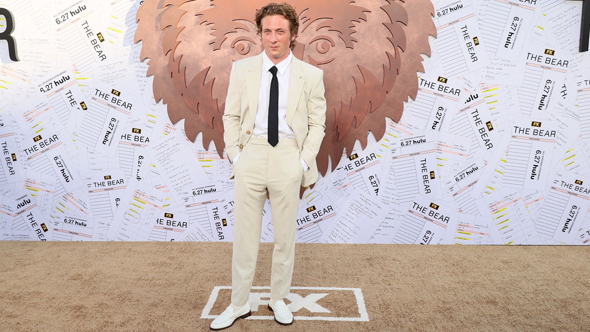 Jeremy Allen White in a cream suit at "The Bear" premiere