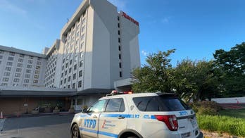 Poker player robbed of $250K in gunpoint stickup outside NYC airport hotel: report