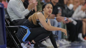 Chicago crowd gives Chennedy Carter standing ovation in first game since hard foul on Caitlin Clark